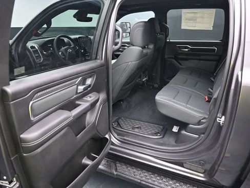 New 2026 RAM 1500 4x4 Crew Cab image 32