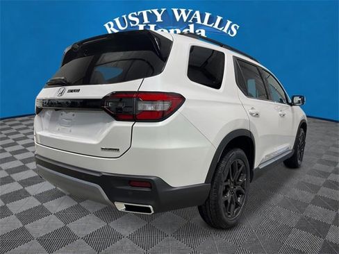 New 2025 Honda Pilot Touring image 3