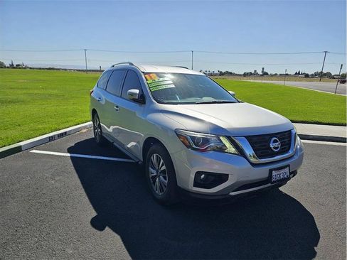 Used 2018 Nissan Pathfinder SV AWD/4WD image 1