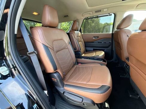 Used 2023 Nissan Pathfinder Platinum AWD/4WD image 18