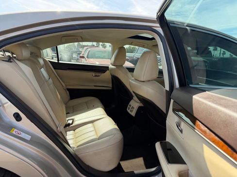 Used 2016 Lexus ES 350 w/ Luxury Package w/Wood Trim image 24