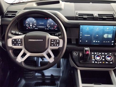 Used 2025 Land Rover Defender 110 X-Dynamic SE image 26