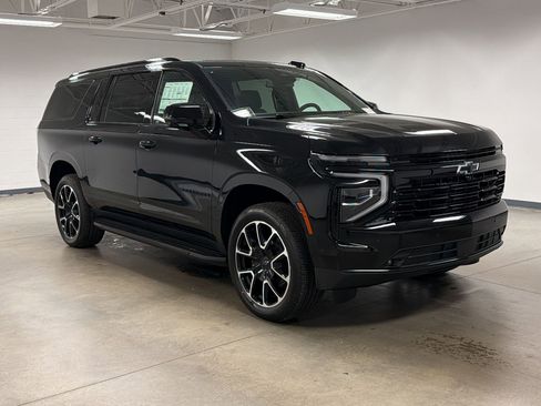 New 2026 Chevrolet Suburban RST w/ Comfort Package RWD image 5