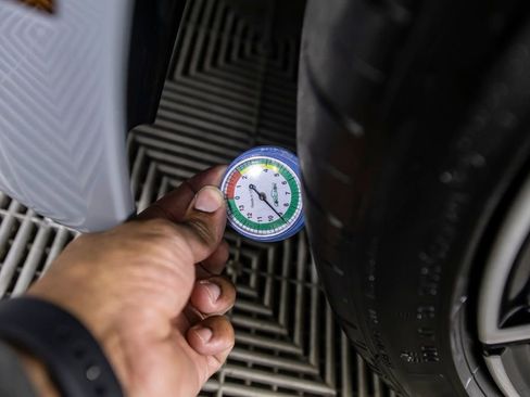 Used 2023 BMW M2 w/ Lighting Package image 40