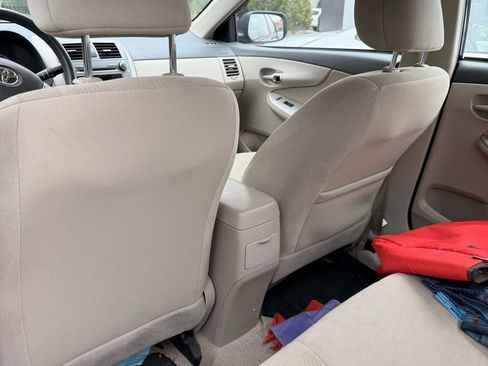 Used 2011 Toyota Corolla LE image 9