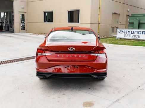 Certified 2023 Hyundai Elantra SEL w/ Convenience Package image 5