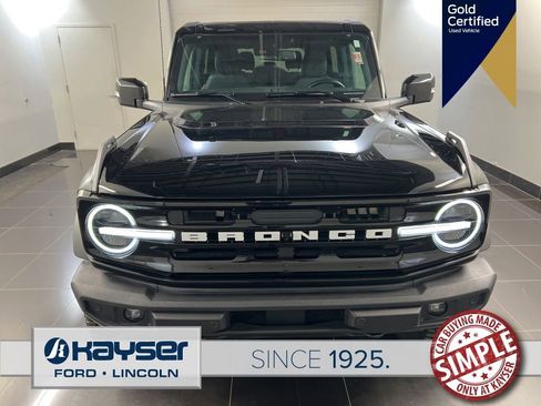 Certified 2022 Ford Bronco Outer Banks w/ Sasquatch Package AWD/4WD image 2
