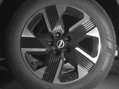 Used 2025 Nissan Kicks SV image 14