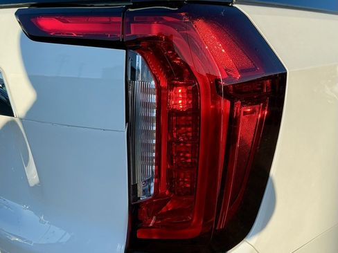 Used 2021 GMC Yukon XL SLT w/ SLT Luxury Plus Package image 18