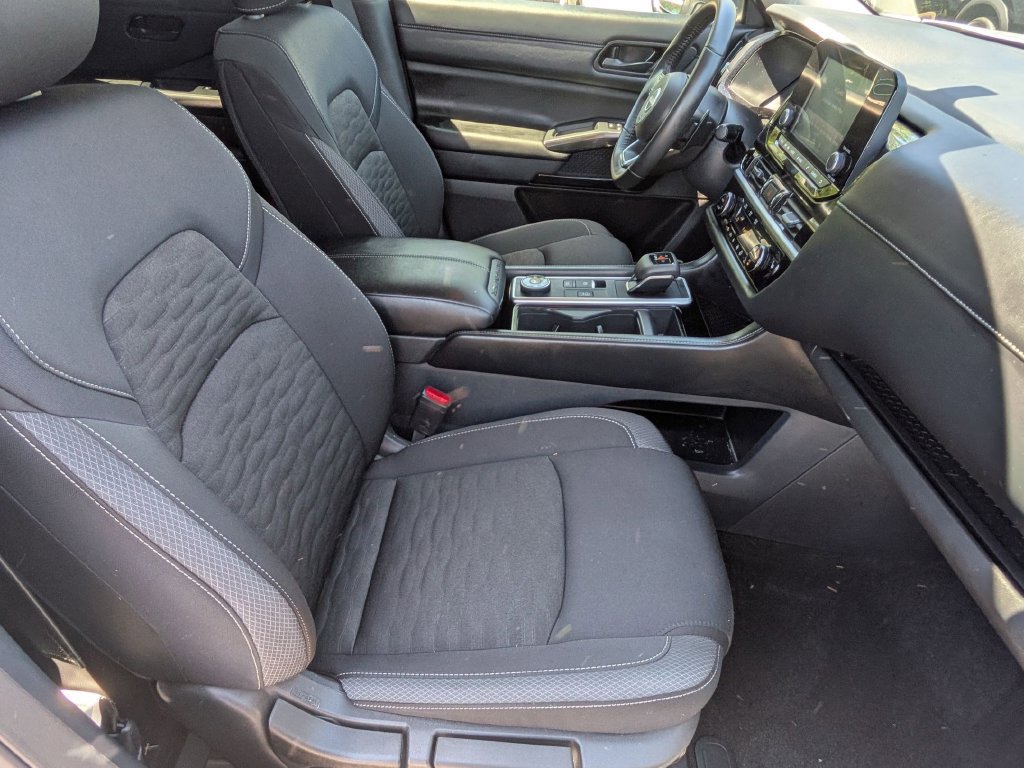 Used 2025 Nissan Pathfinder SV AWD/4WD image 24