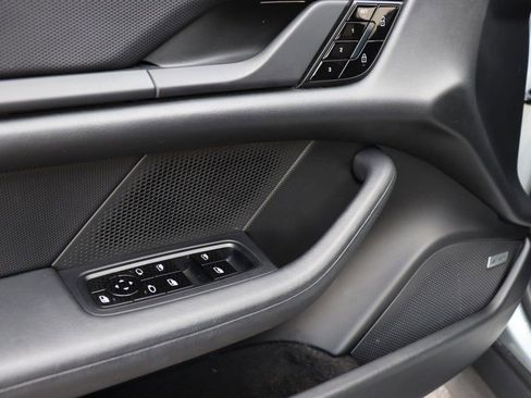 Used 2020 Porsche Taycan 4S image 39