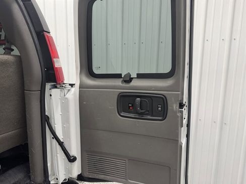 Used 2019 Chevrolet Express 3500 LS image 19
