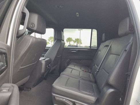 Certified 2025 Chevrolet Suburban LT AWD/4WD image 19