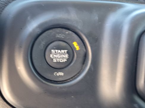 Used 2021 Jeep Wrangler Unlimited Sahara AWD/4WD image 33