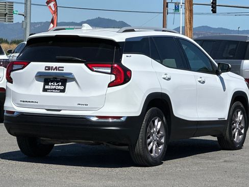 Used 2023 GMC Terrain SLT AWD/4WD image 4