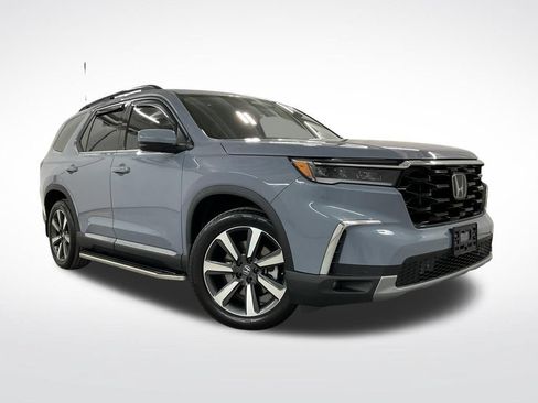 Certified 2025 Honda Pilot Touring image 5