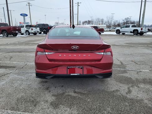 Used 2023 Hyundai Elantra SEL w/ Convenience Package image 12