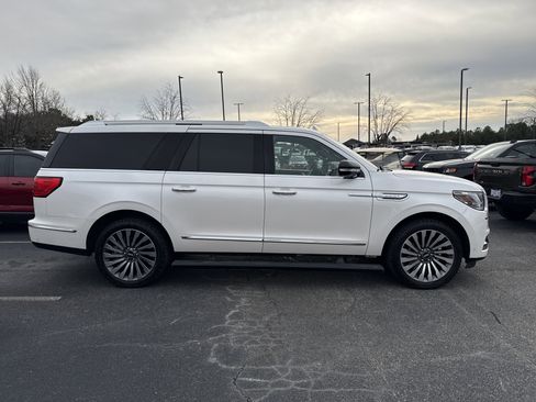 Used 2019 Lincoln Navigator L Reserve image 11