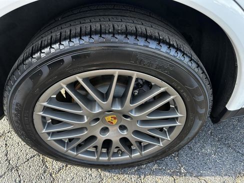 Used 2018 Porsche Cayenne Platinum Edition w/ Premium Package image 23