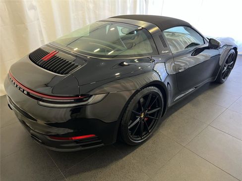 Certified 2024 Porsche 911 image 9