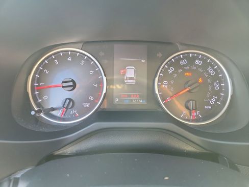 Used 2021 Toyota RAV4 XLE Premium image 27