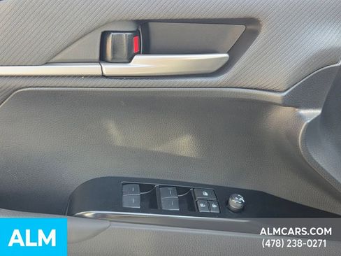 Used 2025 Toyota Camry SE image 28