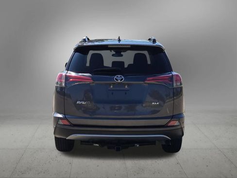 Used 2018 Toyota RAV4 XLE FWD image 5