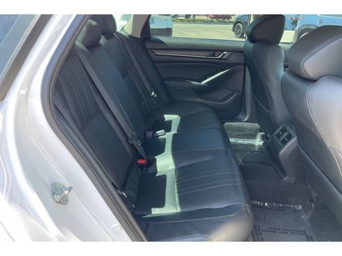 Used 2018 Honda Accord Touring image 17