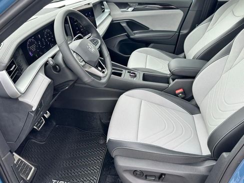 New 2026 Volkswagen Tiguan SE R-Line FWD image 6