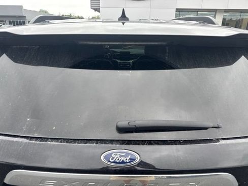 Used 2020 Ford Explorer XLT w/ Equipment Group 202A AWD/4WD image 12