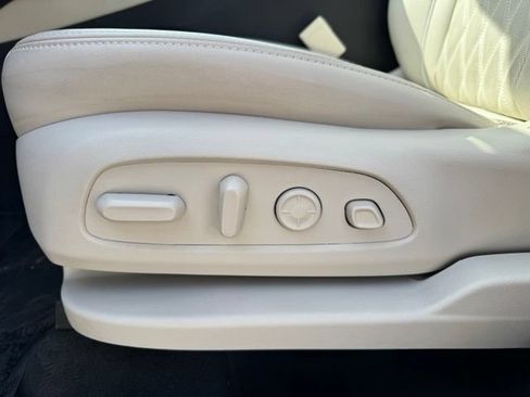 Used 2023 Buick Enclave Avenir AWD/4WD image 12