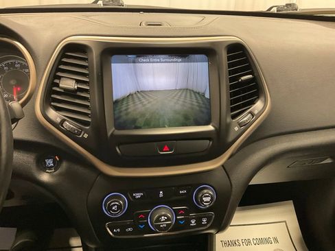 Used 2016 Jeep Cherokee Limited FWD image 6