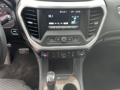 Used 2017 GMC Acadia SLE image 18