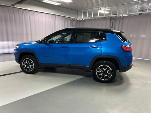 Used 2024 Jeep Compass Trailhawk w/ Trailhawk Elite Group AWD/4WD image 4