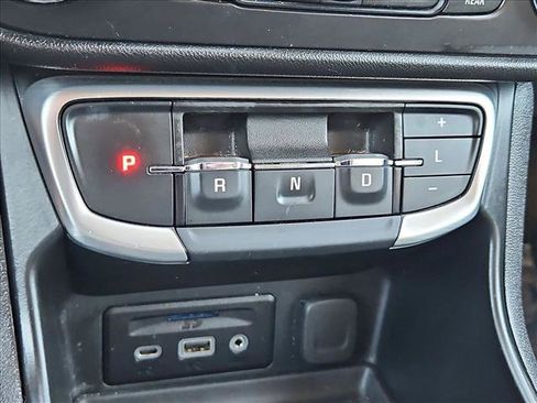 Used 2024 GMC Terrain SLT FWD image 12