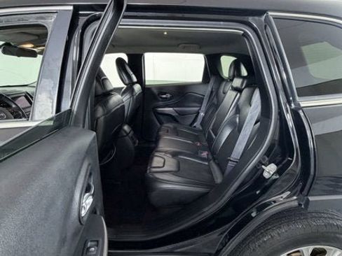 Used 2019 Jeep Cherokee Latitude Plus FWD image 8