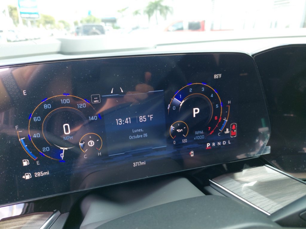 Used 2026 Chevrolet Suburban LS RWD image 5