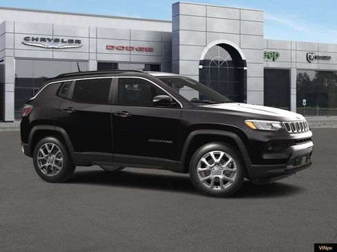Used 2024 Jeep Compass Latitude w/ Sun and Sound Group AWD/4WD image 10