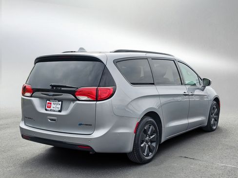 Used 2019 Chrysler Pacifica Limited w/ Advanced Safetytec Group FWD image 5