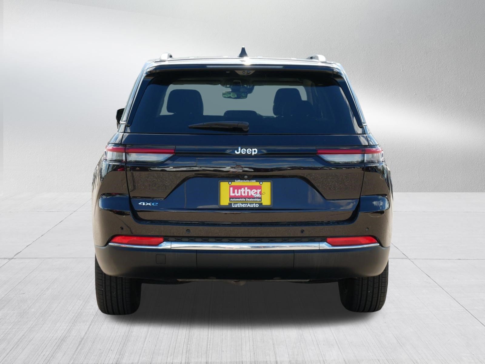 Used 2022 Jeep Grand Cherokee Limited 4xe w/ Luxury Tech Group II AWD/4WD image 6