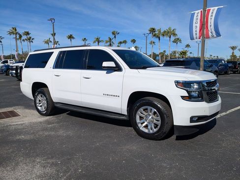 Used 2020 Chevrolet Suburban LT image 2