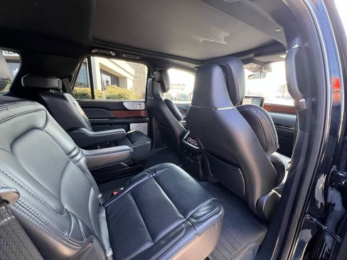 Used 2020 Lincoln Navigator Reserve w/ Luxury Package image 38