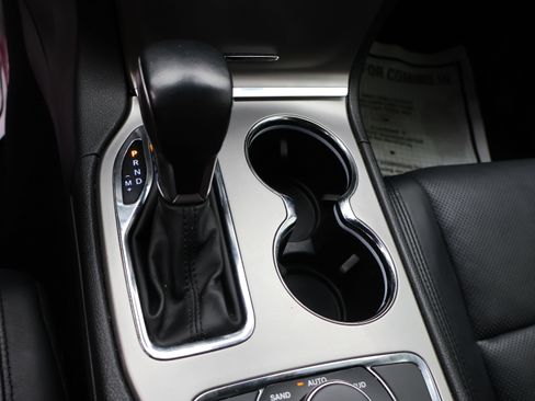 Used 2021 Jeep Grand Cherokee Limited w/ Luxury Group II image 30