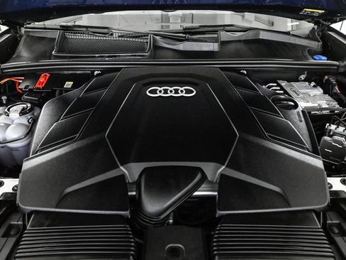 Used 2025 Audi Q8 Prestige w/ Prestige Package image 24