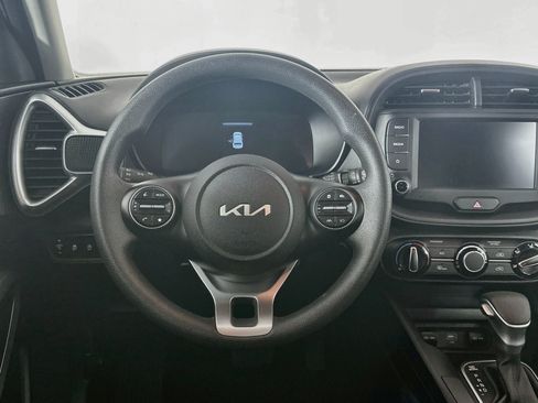 Used 2025 Kia Soul LX w/ LX Technology Package FWD image 18