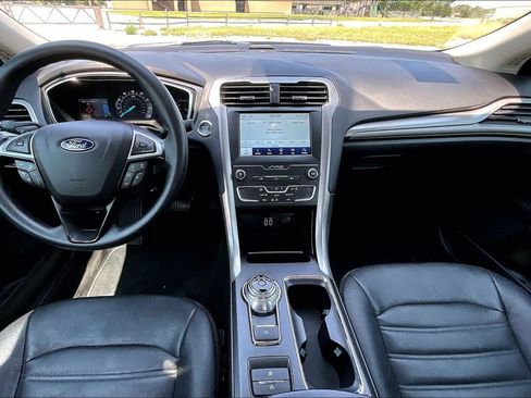 Used 2020 Ford Fusion SE FWD image 13