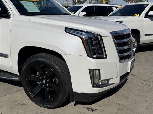 Used 2018 Cadillac Escalade ESV Luxury RWD image 7