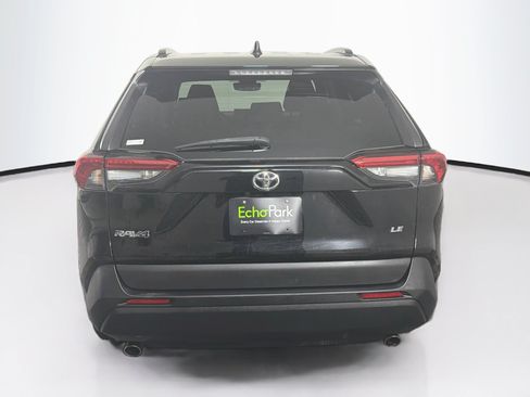 Used 2021 Toyota RAV4 LE FWD image 7