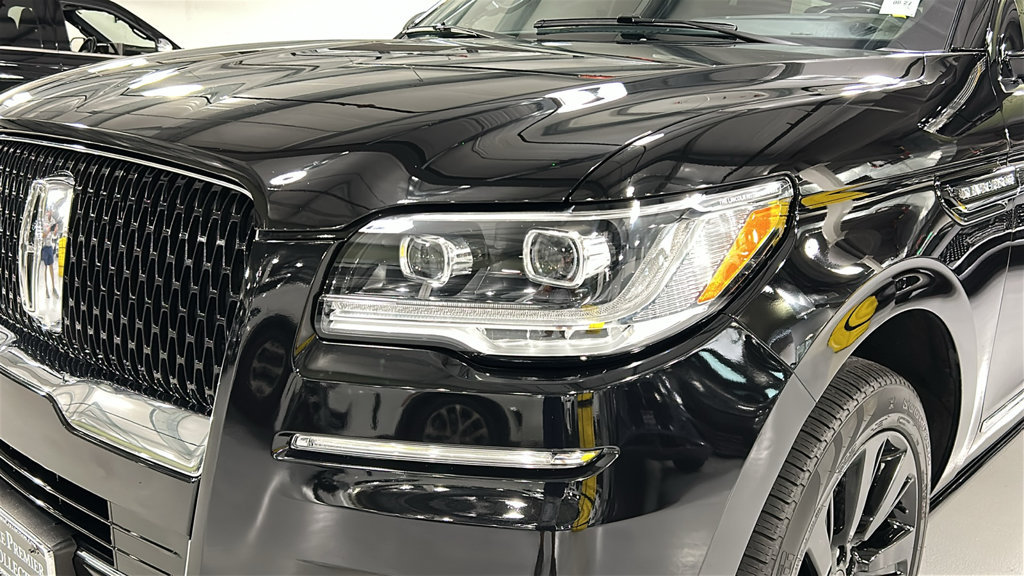 Certified 2022 Lincoln Navigator Reserve AWD/4WD image 7