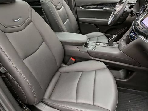 Certified 2024 Cadillac XT6 Premium Luxury w/ LPO, Floor Liner Package AWD/4WD image 28